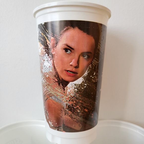 Complete set of 2015 Star Wars 'The Force Awakens' Subway cups - Picture 5 of 7